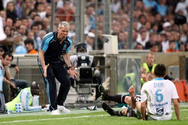 Trainer Eric Gerets (Marseille, li.) wütend -  (pan13355) Fußball Herren Ligue 1 2008 2009, 1. Französische Liga, Olympique de Marseille, OM Gruppe Marseille Enttäuschung, Wut,