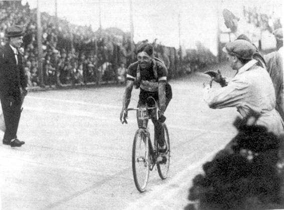 Alfredo Binda (Italien), Etappensieger 15. Etappe von Verona nach Mailand und Gesamtsieger des Giro d Italia 1927 -  Radsport Herren Giro d Italia 1927, dItalia, Straßenradsport, Straße, Rad, Repro, Geschichte, Historie Gruppe Freude,