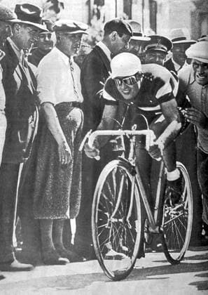 Learco Guerra (Italien) während des Giro d Italia 1934 auf der 4. Etappe von Livorno nach Pisa am Start zum Einzelzeitfahren -  Radsport Herren Giro d Italia 1934, dItalia, Straßenradsport, Straße, Rad, Repro, Geschichte, Historie Gruppe Zeitfahren, Einzelzeitfahren,