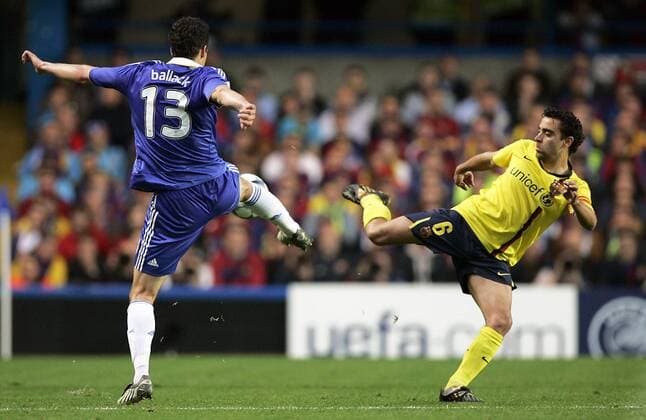 Xavi Hernandez (FC Barcelona, re.) gegen Michael Ballack (Chelsea) - EDITORIAL USE ONLY. No use with unauthorised audio, video, data, fixture lists, club league logos or live services. Online in-match use limited to 120 images, no video emulation. No use in betting, games or single club league player publications. Fußball EC 1 Herren Champions League Halbfinale 2008 2009, Chelsea FC London - Barca 1:1 Gruppe London Dynamik,