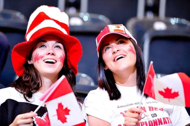 Fans aus Kanada - (ZUMAcjm) Eishockey WM Herren WM 2009, Länderspiel, Nationalteam Gruppe Bern Freude,
