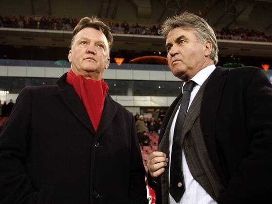 Trainer Louis van Gaal (Alkmaar, li.) und Kollege Guus Hiddink (Eindhoven) - Fußball Herren KNVB Beker 2005 2006, Pokalspiel, AZ Alkmaar - PSV Eindhoven Gruppe Alkmaar