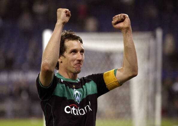 Frank Baumann (Bremen) - Schlussjubel Fußball EC 3 Herren UEFA Cup 2008 2009, Pokal, Europapokal, Halbfinale, SV Werder Bremen Einzelbild Hamburg Freude,