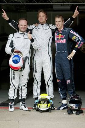 Qualifying zum GP von Spanien 2009: Jenson Button (England Brawn GP, Mitte) holt die Pole Position vor Sebastian Vettel (Deutschland Red Bull, re.) und Teamkollege Rubens Barrichello (Brasilien Brawn GP) -  Motorsport Grand Prix Herren Großer Preis von Spanien 2009, Formel 1 Weltmeisterschaft, F1, F, GP, WM, Qualifying Gruppe Circuit de Catalunya Barcelona Freude,
