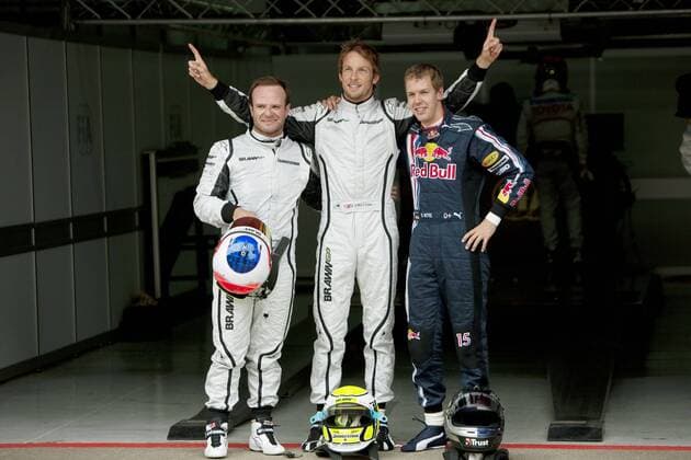 Qualifying zum GP von Spanien 2009: Jenson Button (England Brawn GP, Mitte) holt die Pole Position vor Sebastian Vettel (Deutschland Red Bull, re.) und Teamkollege Rubens Barrichello (Brasilien Brawn GP) -  Motorsport Grand Prix Herren Großer Preis von Spanien 2009, Formel 1 Weltmeisterschaft, F1, F, GP, WM, Qualifying Gruppe Circuit de Catalunya Barcelona Freude,
