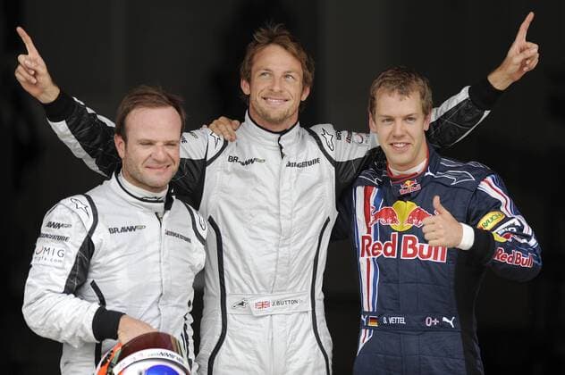 Qualifying zum GP von Spanien 2009: Jenson Button (England Brawn GP, Mitte) holt sich die Pole Position vor Sebastian Vettel (Deutschland Red Bull, re.) und Teamkollege Rubens Barrichello (Brasilien Brawn GP) Motorsport Grand Prix Herren Großer Preis von Spanien 2009, Formel 1 Weltmeisterschaft, F1, F, GP, WM, Qualifying Gruppe Circuit de Catalunya Barcelona Freude,