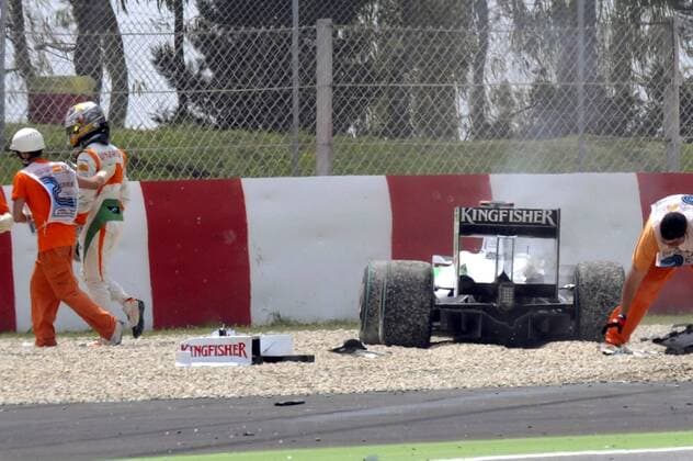 Adrian Sutil (Deutschland Force India) verlässt seinen beschädigten Boliden Motorsport Grand Prix Herren Großer Preis von Spanien 2009, Formel 1 Weltmeisterschaft, F1, F, GP, WM, Gruppe Circuit de Catalunya Barcelona Enttäuschung,