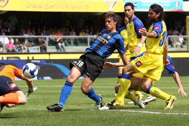 Hernan Crespo (Inter Mailand, Mitte) erzielt das 1:0 gegen Chievo Verona -  Fußball Herren Serie A 2008 2009, 1. Italienische Liga, Chievo Verona - FC Internazionale Mailand 2:2 Gruppe Verona Dynamik,