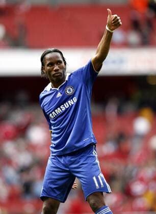 Didier Drogba (Chelsea) - thumbs up - EDITORIAL USE ONLY. No use with unauthorised audio, video, data, fixture lists, club league logos or live services. Online in-match use limited to 120 images, no video emulation. No use in betting, games or single club league player publications. Fußball Herren English Premier League 2008 2009, 1. Liga, Chelsea FC London Einzelbild London Freude,