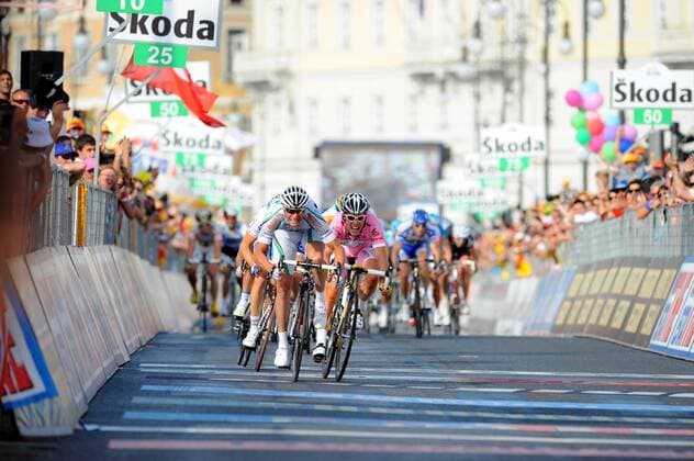 Alessandro Petacchi (Italien LPR, li.) gegen Mark Cavendish (Großbritannien Columbia High Road) -  Radsport Herren Giro d Italia 2009, dItalia, Straßenradsport, Straße, Rad, Gruppe 2. Etappe: Jesolo - Triest Dynamik,