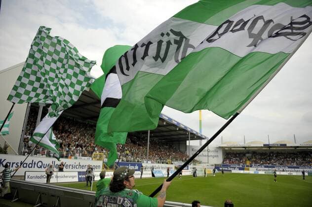 Fahnenträger von Fürth Fußball 2. BL Herren Saison 2008 2009, SpVgg Greuther Fürth Totale Fürth