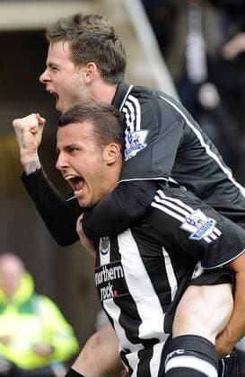 Steven Taylor (li.) und Danny Guthrie (beide Newcastle) - Torjubel - EDITORIAL USE ONLY. No use with unauthorised audio, video, data, fixture lists, club league logos or live services. Online in-match use limited to 120 images, no video emulation. No use in betting, games or single club league player publications. Fußball Herren English Premier League 2008 2009, 1. Englische Liga, Newcastle United Gruppe Newcastle Freude,