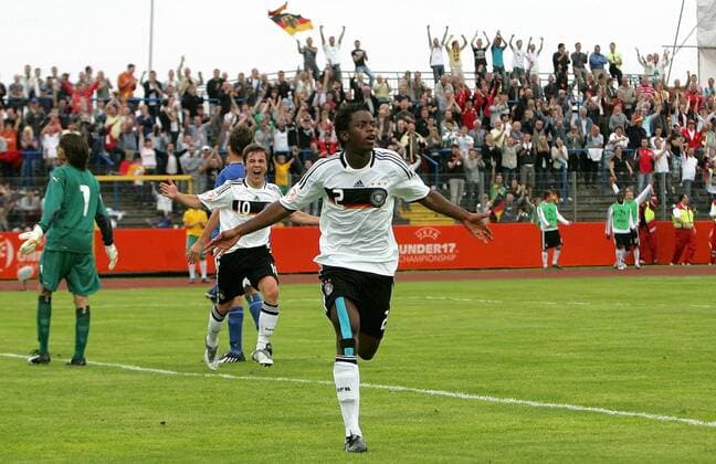 Bienvenue Basala Mazana (Deutschland U17) - Torjubel Fußball EM Herren U17 EM 2009, U 17, Länderspiel, Nationalteam, Nationaltrikot, Jugend, Junioren, Nachwuchs, Vdig Gruppe Dessau Rosslau Freude,