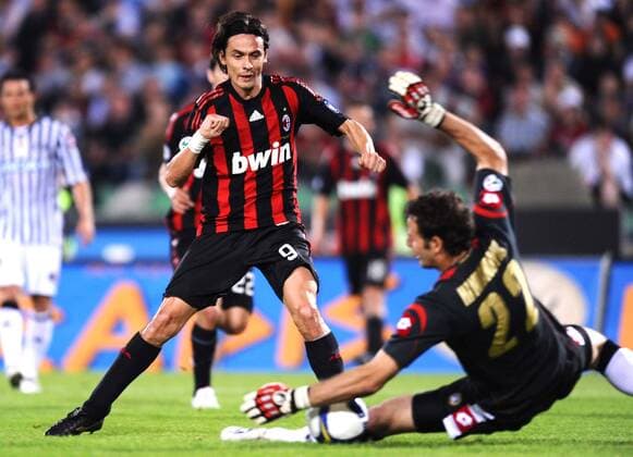 Filippo Inzaghi (AC Mailand, li.) gegen Torwart Samir Handanovic (Udine) -  Fußball Herren Serie A 2008 2009, 1. Liga, Udinese Calcio - AC Mailand 2:1, Milan Gruppe Udine Dynamik,