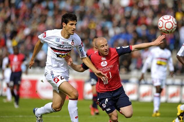 Florent Balmont (Lille, re.) gegen Gerald Cid (Nizza) -  Fußball Herren Ligue 1 2008 2009, 1. Französische Liga, OSC Lille - OGC Nizza 1:1 Gruppe Lille Dynamik,