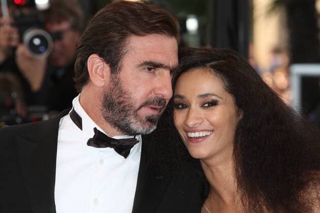 Eric Cantona und Ehefrau und Schauspielerin Rachida Brakni (beide Frankreich) während der Premiere zum Film - Looking for Eric - über einen Manchester United Fan -  Fußball Herren Internationale Filmfestspiele 2009, Internationales Filmfestival, Pressetermin Gruppe Cannes