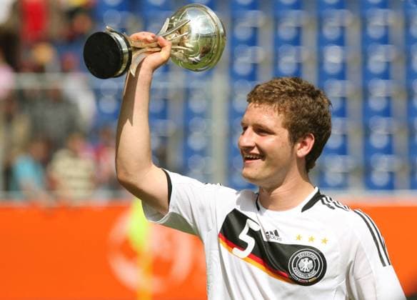 Shkodran Mustafi (Deutschland U17) - Europameister 2009 Fußball Länderspiel Herren U 17 EM 2009, Junioren, Nachwuchs, Jugend, Finale, Nationalteam, Nationaltrikot Einzelbild Magdeburg Freude,