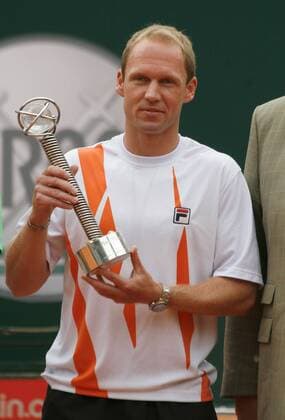 Rainer Schüttler (Deutschland) erhält die Fair Play Trophy des ARAG World Team Cups Tennis WM Herren ARAG World Team Cup 2009, Mannschaftsweltmeisterschaft, Mannschafts, WTC, ATP Tour Einzelbild Düsseldorf