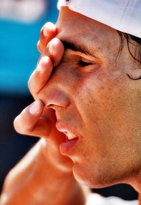 Rafael Nadal (Spanien) erschöpft -  Tennis Herren French Open 2009, Grand Slam, ATP Tour Einzelbild Roland Garros Paris Erschöpfung,
