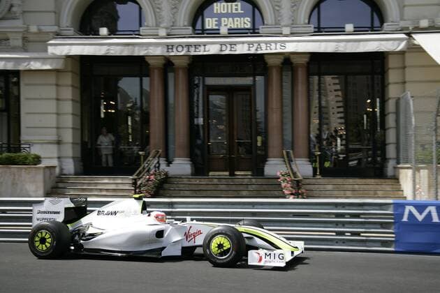 Rubens Barrichello (Brasilien Brawn GP) mit seinem Boliden vor dem Hotel de Paris in Monte Carlo Motorsport Grand Prix Herren Großer Preis von Monaco 2009, Formel 1 Weltmeisterschaft, F1, F, GP, WM Einzelbild Monte Carlo