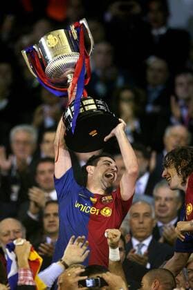 Xavi Hernandez (FC Barcelona) bejubelt die spanische Meisterschaft 2009 -  (6H7W6438) Fußball Herren Primera Division 2008 2009, 1. Spanische Liga, FC Barcelona, Barca Einzelbild Barcelona Freude,