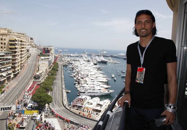 Kevin Kuranyi (FC Schalke 04 Deutschland) besucht den Stadtkurs von Monaco Motorsport Grand Prix Herren Großer Preis von Monaco 2009, Formel 1 Weltmeisterschaft, F1, F, GP, WM Einzelbild Monte Carlo Freude,