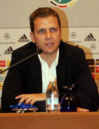 Teammanager Oliver Bierhoff (Deutschland) - Pressekonferenz -  (CFP399293213) Fußball Herren Nationalmannschaft 2009, Pressekonferenz, Pressetermin o0 Asienreise Einzelbild Shanghai