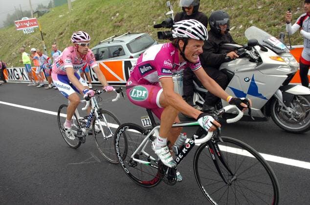 Danilo di Luca (Italien LPR, re.) vor Denis Menchov (Russland Rabobank) -  Radsport Herren Giro d Italia 2009, dItalia, Straßenradsport, Straße, Rad, Gruppe 17. Etappe: Chieti - Blockhaus Anstrengung, Dynamik,
