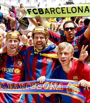 Als Legionäre verkleidete Fans des FC Barcelona stimmen sich auf das Champions League Finale ein -  Fußball EC 1 Herren Vorschau Champions League 2008 2009, Finale, Barca Gruppe Rom Freude,