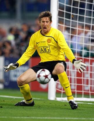 Torwart Edwin Van Der Sar (Manchester United) kassiert das 0:1 im Finale gegen Barca -  Fußball EC 1 Herren Champions League Finale 2008 2009, Manu Einzelbild Rom Dynamik,