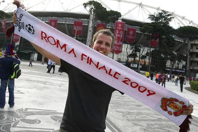 Manchester United Fan freut sich auf das Champions League Finale 2009 in Rom -  Fußball EC 1 Herren Champions League Finale 2008 2009, Manu Einzelbild Rom Freude,