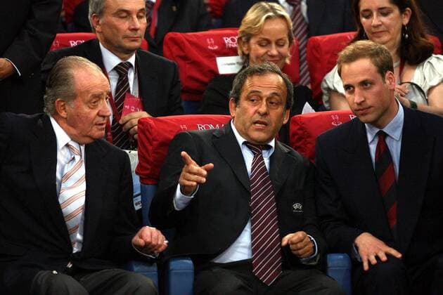 UEFA Präsident Michel Platini (Frankreich, Mitte) zwischen König Juan Carlos von Spanien (li.) und Prinz William (England) -  Fußball EC 1 Herren Champions League Finale 2008 2009, Gruppe Rom