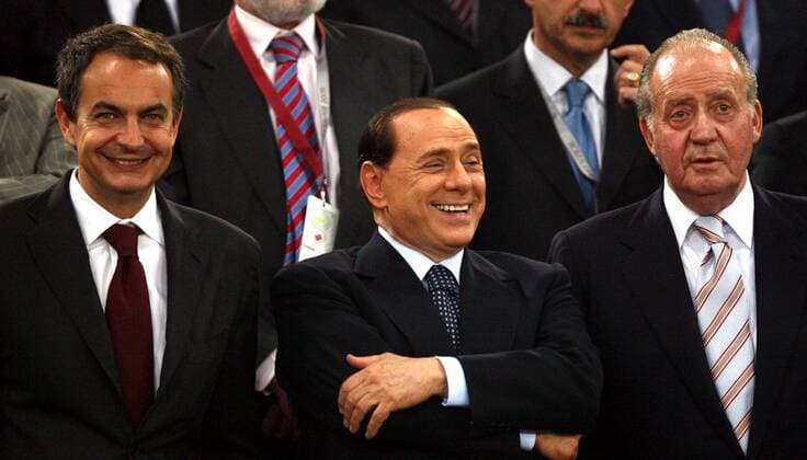 Ministerpräsident Silvio Berlusconi (Italien, Mitte) zwischen König Juan Carlos von Spanien (re.) und Ministerpräsident Jose Luis Zapatero (Spanien) -  Fußball EC 1 Herren Champions League Finale 2008 2009, Gruppe Rom