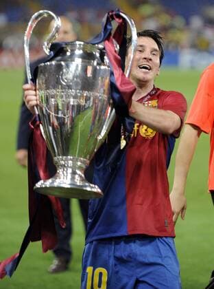 Lionel Messi mit der Trophäe - FC Barcelona ist Champions League Sieger 2009 Fußball EC 1 Herren Champions League Finale 2008 2009, FC Barcelona, Barca Einzelbild Rom Freude, Begeisterung,
