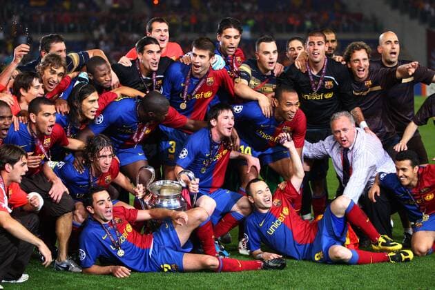 FC Barcelona ist Champions League Sieger 2009, u.a. Lionel Messi, Andres Iniesta, Thierry Henry mit der Trophäe - Fußball EC 1 Herren Champions League Finale 2008 2009, FC Barcelona, Barca Totale Rom Begeisterung, Freude,