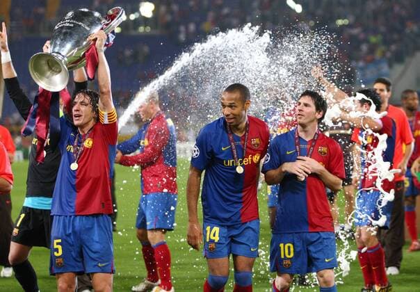 FC Barcelona ist Champions League Sieger 2009, Carles Puyol, Thierry Henry und Lionel Messi jubeln mit der Trophäe Fußball EC 1 Herren Champions League Finale 2008 2009, FC Barcelona, Barca Gruppe Rom Begeisterung, Freude,
