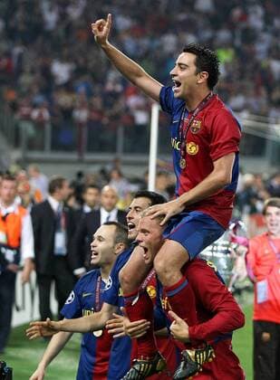 FC Barcelona ist Champions League Sieger 2009 v.li.: Andres Iniesta, Sergio Busquets, Eidur Gudjohnsen und Xavi Hernandez -  (200905277485) Fußball EC 1 Herren Champions League Finale 2008 2009, Barca Gruppe Rom Freude, Begeisterung,