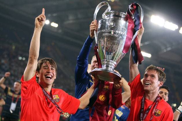 Bojan Krkic (li.) und Aliaksandr Hleb (beide FC Barcelona) - Champions League Sieger 2009 - präsentieren die Trophäe -  Fußball EC 1 Herren Champions League Finale 2008 2009, Barca Gruppe Rom Freude,