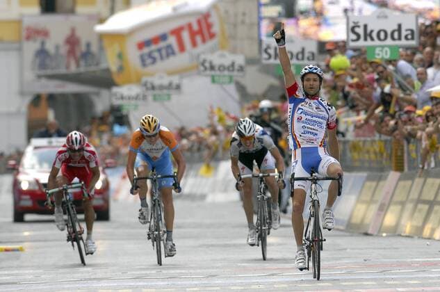 Michele Scarponi (Italien Diquigiovanni Androni, re.) gewinnt die 18. Etappe des Giro d Italia 2009 -  Fußball Herren Giro d Italia 2009, dItalia, Straßenradsport, Straße, Rad Gruppe 18. Etappe: Sulmona - Benevento Freude,