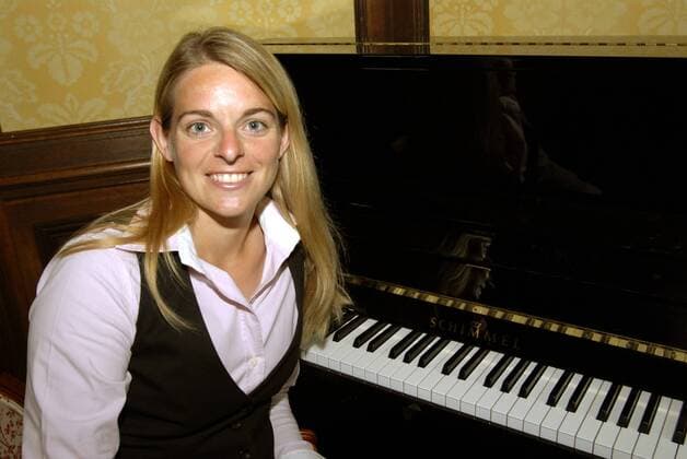 Nia Künzer (Deutschland) beim Frühjahrsempfang der Stiftung Sporthilfe Hessen 2009 Fußball Damen Frühjahrsempfang Stiftung Sporthilfe Hessen 2009, Empfang Einzelbild Königstein
