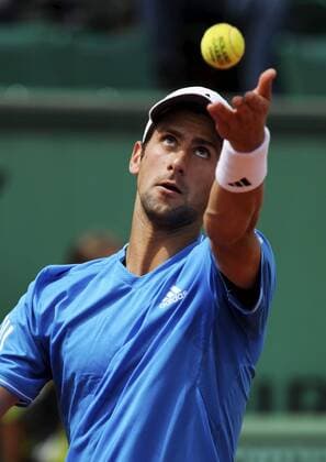 Novak Djokovic (Serbien) - Aufschlag Tennis Herren French Open 2009, Grand Slam, ATP Tour, Vdig Einzelbild Roland Garros Paris