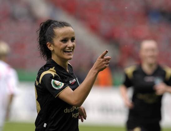 Fatmire Bajramaj (Duisburg) - Torjubel Fußball Damen DFB Pokal Finale 2008 2009, Pokalfinale, Pokal, Pokalspiel, Frauen, Frauenfußball Einzelbild Berlin Freude,