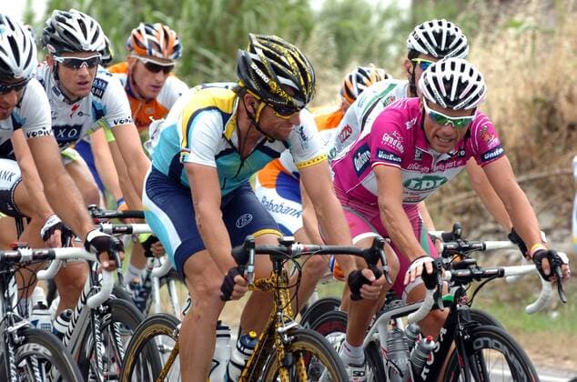 Danilo Di Luca (Italien, LPR, re.) im Gespräch mit Lance Armstrong (USA Astana) -  Radsport Herren Giro d Italia 2009, dItalia, Straßenradsport, Straße, Rad Gruppe 20. Etappe: Neapel - Anagni