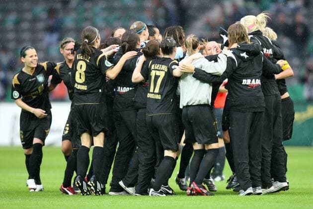 Duisburg ist DFB Pokalsieger 2008 2009 Fußball Damen DFB Pokal Finale 2008 2009, Pokalfinale, Pokal, Pokalspiel, Frauen, Frauenfußball Totale Berlin Freude,