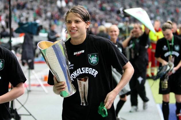 Annike Krahn (Duisburg) - DFB Pokalsieger 2008 2009 Fußball Damen DFB Pokal Finale 2008 2009, Pokalfinale, Pokal, Pokalspiel, Frauen, Frauenfußball Einzelbild Berlin