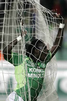 Bafetimbi Gomis (St. Etienne) - Torjubel -  Fußball Herren Ligue 1 2008 2009, 1. Französische Liga, AS St. Etienne, ASSE Einzelbild St. Etienne Freude, Begeisterung,