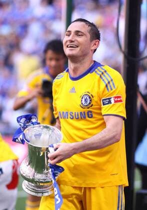 Frank Lampard (Chelsea) mit der Trophäe - FA Cup Sieger 2009 -  Fußball Herren FA Cup 2008 2009, Englischer Pokal, Pokalspiel, Finale, Pokalfinale, FC Chelsea London Einzelbild London Freude,