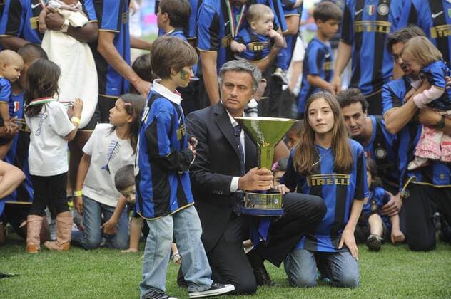 Trainer Jose Mourinho (Inter Mailand) gewinnt mit seinem Verein die Italienische Meisterschaft 2009, daneben Sohn Jose Junior und Tochter Matilde -  Fußball Herren Serie A 2008 2009, 1. Liga, FC Internazionale Mailand, Inter Gruppe o0 Scudetto Mailand Freude,