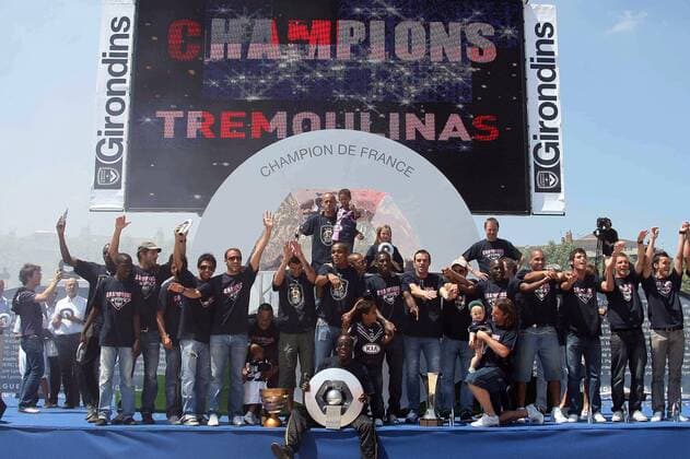 Girondins Bordeaux - Französischer Meister und Ligapokalsieger 2009 und Französischer SuperCup Sieger 2008 -  (pan32112) Fußball Herren Ligue 1 2008 2009, 1. Französische Liga, Girondins de Bordeaux, Sieg, Sieger, Meister, Feier Totale o0 Coupe de la Ligue Bordeaux Freude,