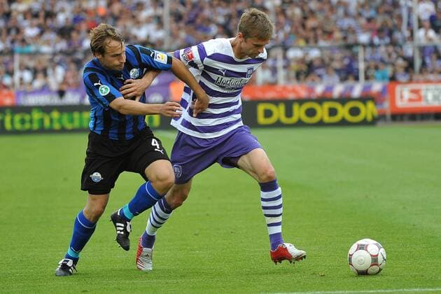 Fiete Sykora (Osnabrück, re.) gegen Toni Wachsmuth (Paderborn) Fußball Herren Saison 2008 2009, Relegation, Relegationsspiel, VfL Osnabrück - SC Paderborn 07 0:1 Gruppe Osnabrück Dynamik,